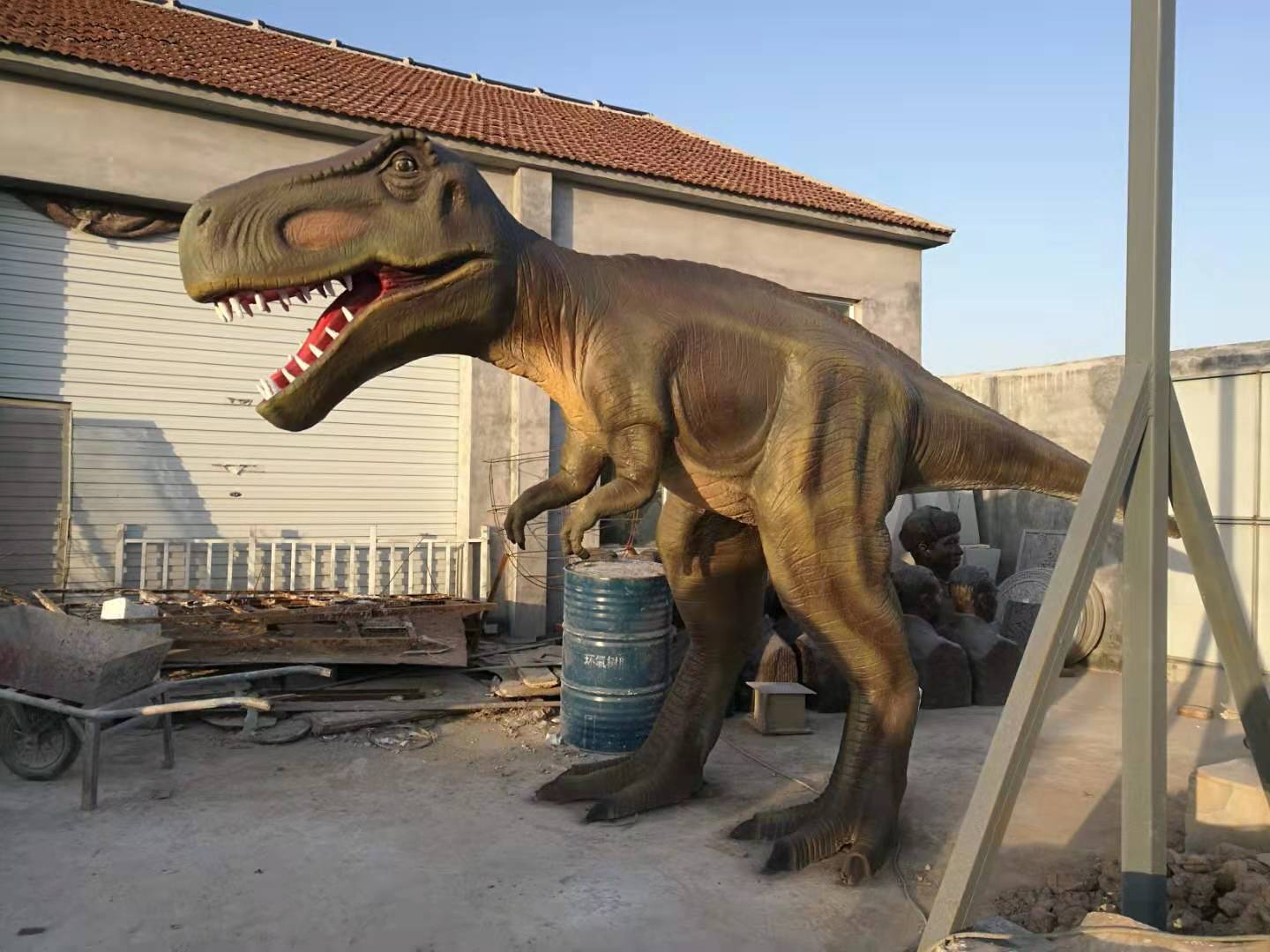 恐龍雕塑項(xiàng)目部分完工，出廠安裝（組圖）。