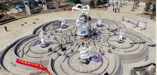 杭州重現(xiàn)地標性雕像——八少女，輕歌曼舞展新姿