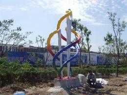 hj1737 不銹鋼雕塑—針線之魅_青島國際服裝城不銹鋼雕塑、石雕、玻璃鋼雕塑_濱州宏景雕塑有限公司